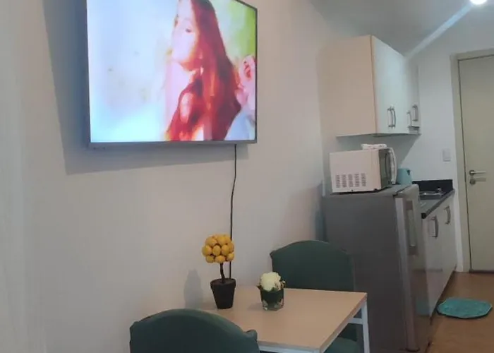 Linda's Apartment *