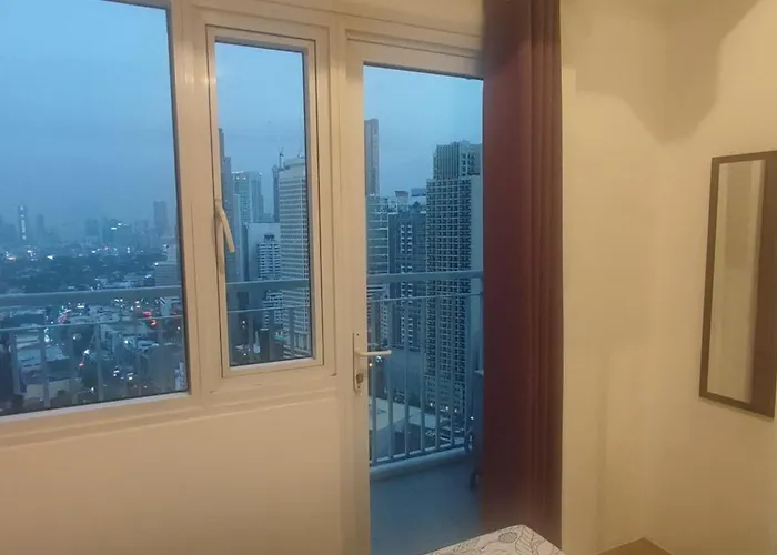 Linda's * Manila
