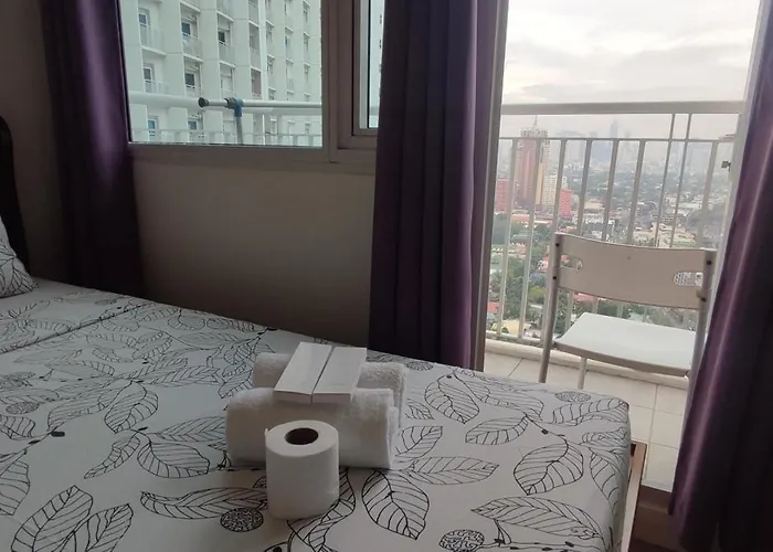 Linda's * Manila